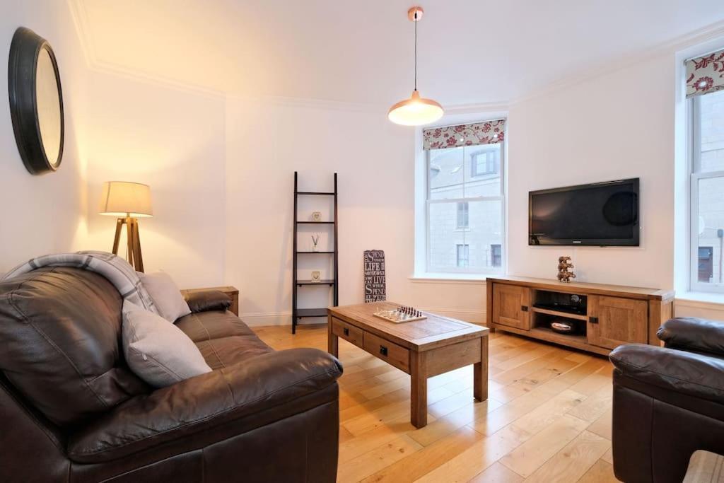 Modern & Spacious Apartment In City Centre Aberdeen Exteriér fotografie